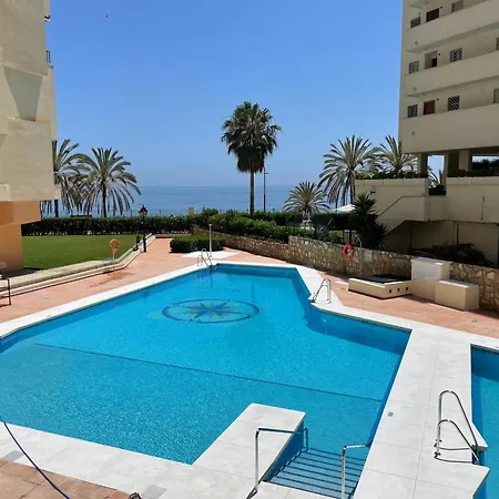 Апарт-отель Loft 18 Beachfront Center