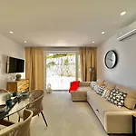 Loft 18 Beachfront Center