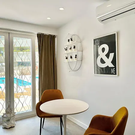 Loft 18 Beachfront Center 4*