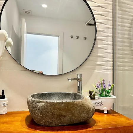 Loft 18 Beachfront Center