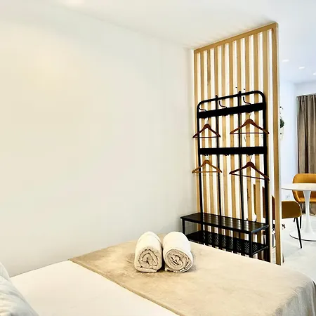 Hotel apartamentowy Loft 18 Beachfront Center