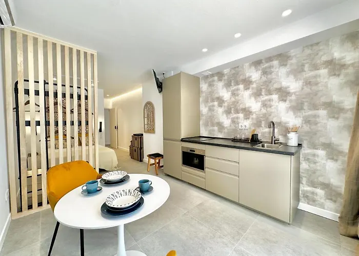 Loft 18 Beachfront Center 公寓式酒店 马尔韦利亚