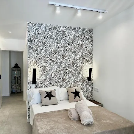 Апарт-готель Loft 18 Beachfront Center 4*