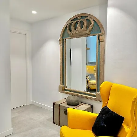 Loft 18 Beachfront Center Апарт-готель Марбелья