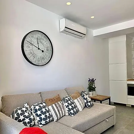 Loft 18 Beachfront Center 3*