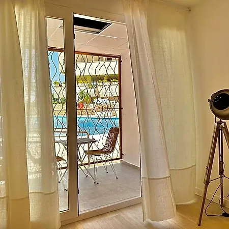 Loft 18 Beachfront Center Aparthotel