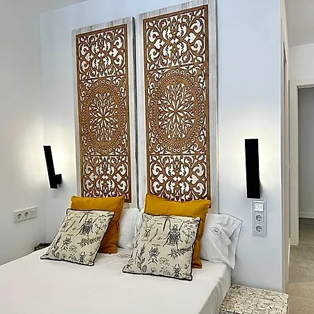 Loft 18 Beachfront Center Aparthotel 3*