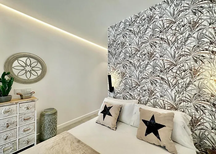 Loft 18 Beachfront Center Apartahotel 3*