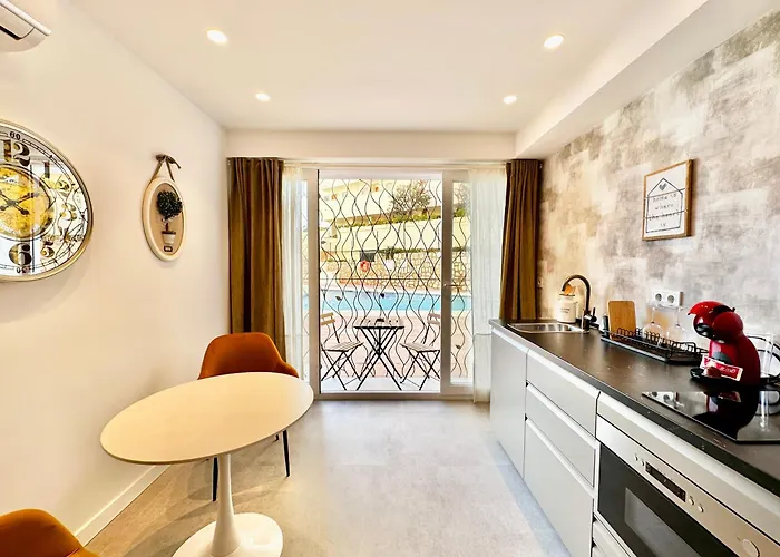 Loft 18 Beachfront Center 3*