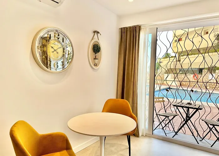 Loft 18 Beachfront Center