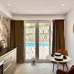 Loft 18 Beachfront Center מלון דירות