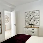 Loft 18 Beachfront Center
