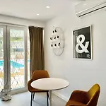 Loft 18 Beachfront Center 3*