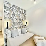 Loft 18 Beachfront Center