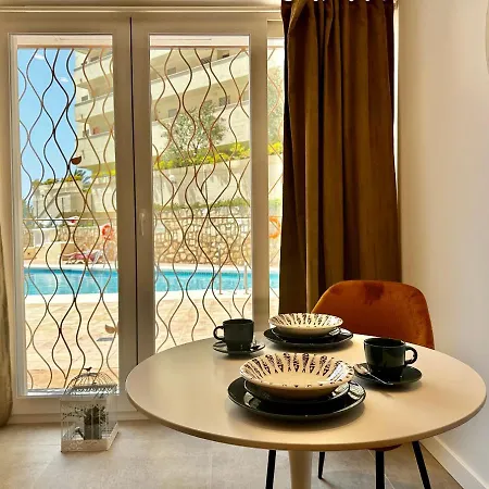 Loft 18 Beachfront Center 公寓式酒店