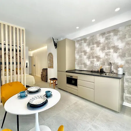 Loft 18 Beachfront Center 公寓式酒店 马尔韦利亚