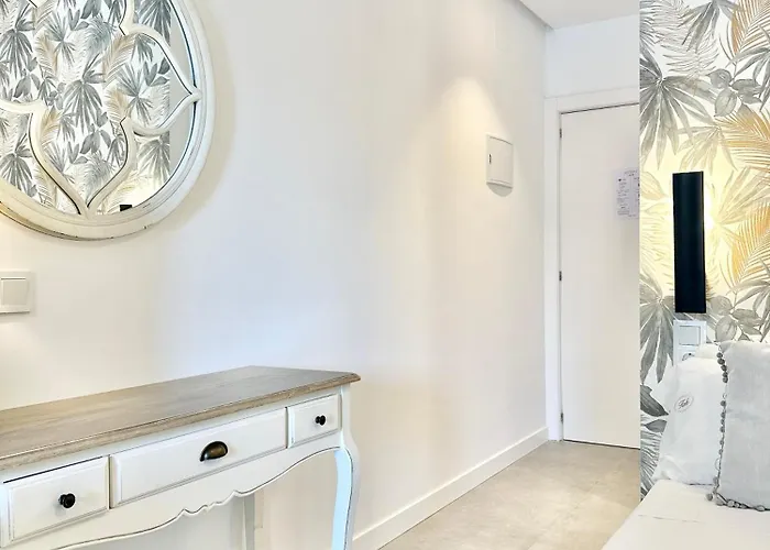 Ξενοδοχείο με διαμερίσματα Loft 18 Beachfront Center Μαρμπέλλα