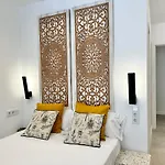 Ξενοδοχείο με διαμερίσματα Loft 18 Beachfront Center