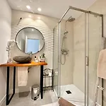Ξενοδοχείο με διαμερίσματα Loft 18 Beachfront Center 3*