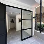 Loft 18 Beachfront Center Μαρμπέλλα