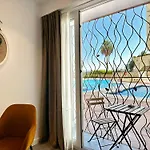 Ξενοδοχείο με διαμερίσματα Loft 18 Beachfront Center Μαρμπέλλα