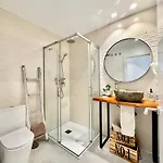Loft 18 Beachfront Center 3* Μαρμπέλλα